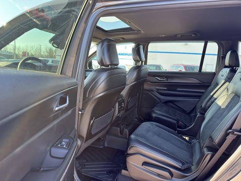 Used 2024 Jeep Grand Cherokee L Altitude AWD/4WD image 29