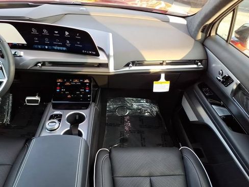 Used 2026 Cadillac Vistiq Platinum w/ LPO, Floor Liner Package AWD/4WD image 16