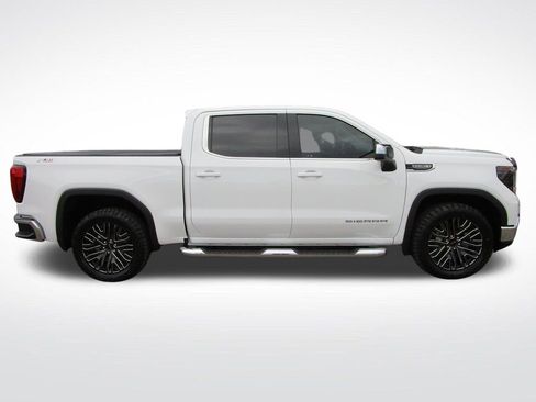 Used 2024 GMC Sierra 1500 SLE w/ X31 Off-Road Package image 7