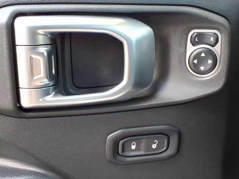 Used 2019 Jeep Wrangler Sport AWD/4WD image 31