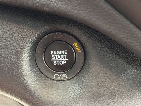 Used 2020 Jeep Cherokee Limited AWD/4WD image 28