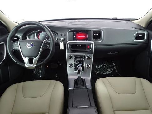 Used 2017 Volvo S60 T5 Inscription image 30