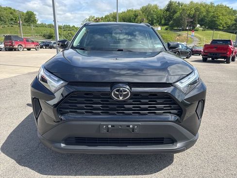 Used 2025 Toyota RAV4 XLE AWD/4WD image 2
