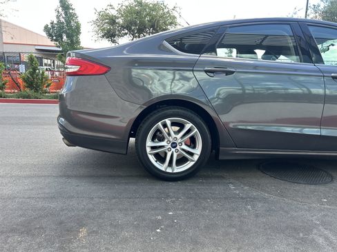 Used 2018 Ford Fusion SE w/ Fusion SE Technology Package FWD image 12