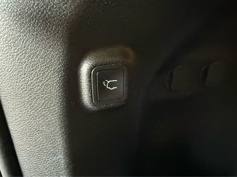 Used 2021 Jeep Cherokee Limited AWD/4WD image 22
