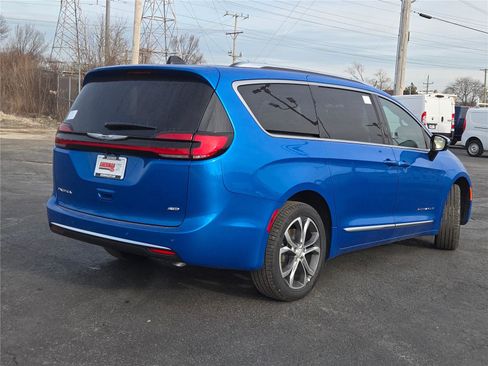 New 2026 Chrysler Pacifica Pinnacle image 13