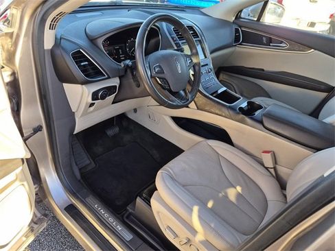 Used 2018 Lincoln MKX Reserve w/ Driver Assistance Package image 20