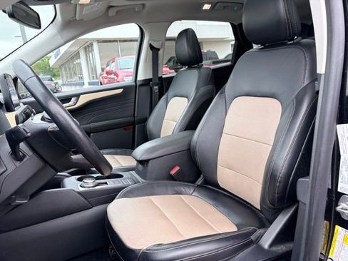 Used 2021 Ford Escape Titanium w/ Titanium Elite Package AWD/4WD image 17