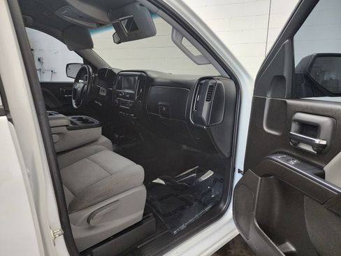Used 2018 Chevrolet Silverado 1500 Custom w/ Custom Value Package AWD/4WD image 31