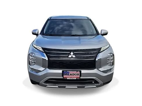 Used 2024 Mitsubishi Outlander SE image 3