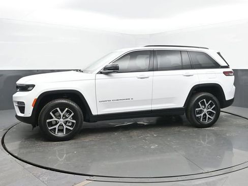 New 2025 Jeep Grand Cherokee Limited w/ Luxury Tech Group II AWD/4WD image 2