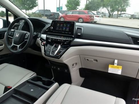 New 2026 Honda Odyssey Touring image 15