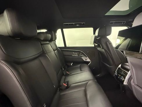 Used 2024 Land Rover Range Rover Long Wheelbase Autobiography image 32