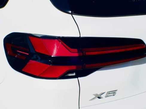 Used 2024 BMW X5 xDrive40i w/ M Sport Package AWD/4WD image 9
