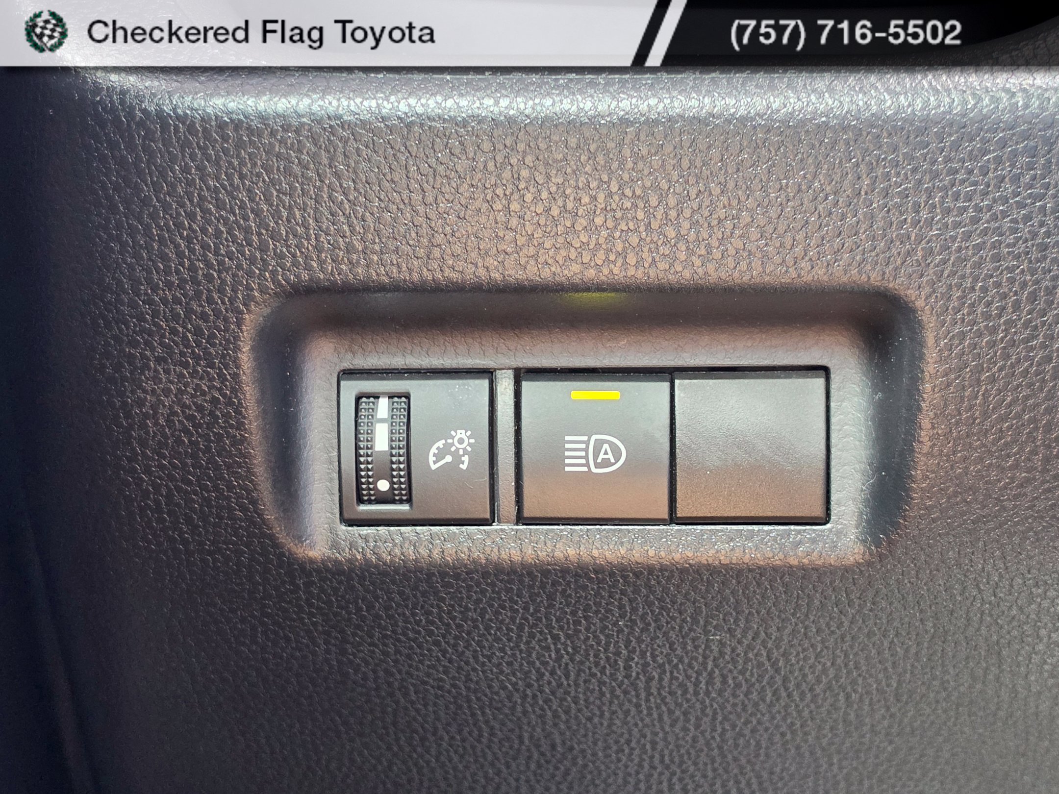 Used 2022 Toyota RAV4 XLE AWD/4WD image 17