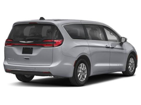 Certified 2024 Chrysler Pacifica Touring-L FWD image 3