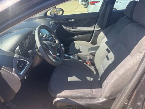Used 2017 Chevrolet Cruze LT w/ Convenience Package image 5