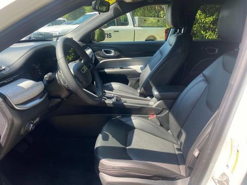 Used 2023 Jeep Compass Latitude AWD/4WD image 11