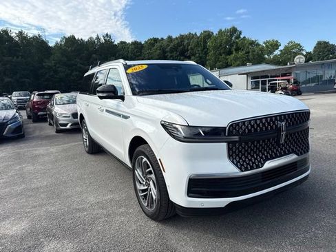Used 2025 Lincoln Navigator L Reserve AWD/4WD image 15