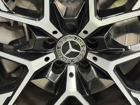Used 2025 Mercedes-Benz GLC 350e 4MATIC image 18