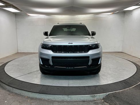 Used 2024 Jeep Grand Cherokee L Altitude image 10