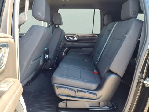 Used 2024 GMC Yukon XL SLE w/ Gmc Pro Safety Plus Package RWD image 16