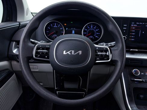 Certified 2023 Kia Carnival LX image 25