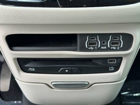 Used 2021 Chrysler Pacifica Touring-L w/ Uconnect Theater Family Group AWD/4WD image 19
