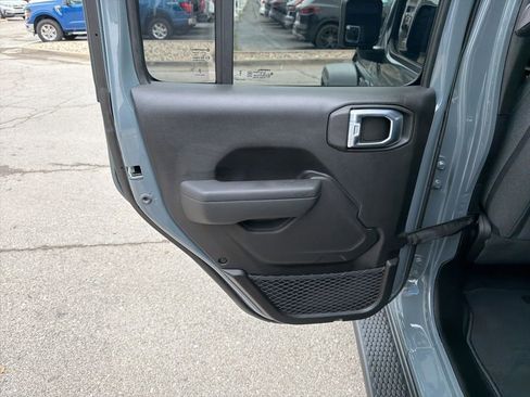 Used 2025 Jeep Wrangler Unlimited Sport AWD/4WD image 16