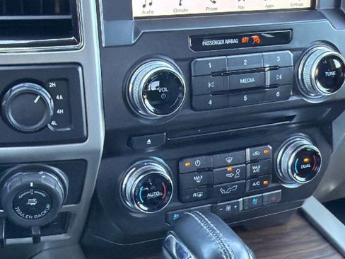 Used 2018 Ford F150 Lariat w/ Equipment Group 502A Luxury AWD/4WD image 14