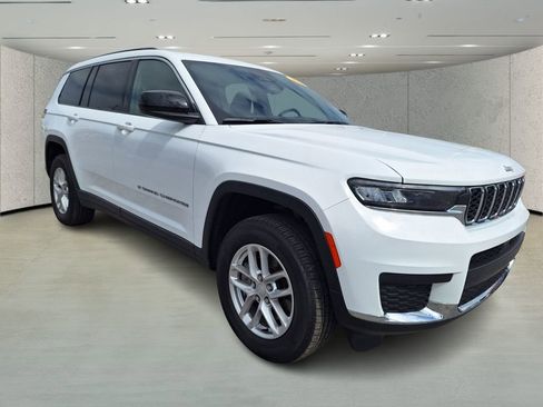 Used 2025 Jeep Grand Cherokee L Laredo AWD/4WD image 7