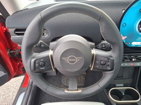 Used 2025 MINI Cooper 2-Door Hardtop image 19