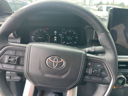 Used 2025 Toyota Tacoma TRD Off-Road w/ TRD Off Road Premium Package image 8