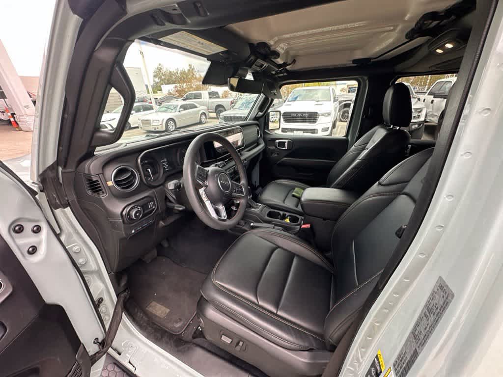 Used 2024 Jeep Wrangler Unlimited Sahara w/ Technology Group AWD/4WD image 6