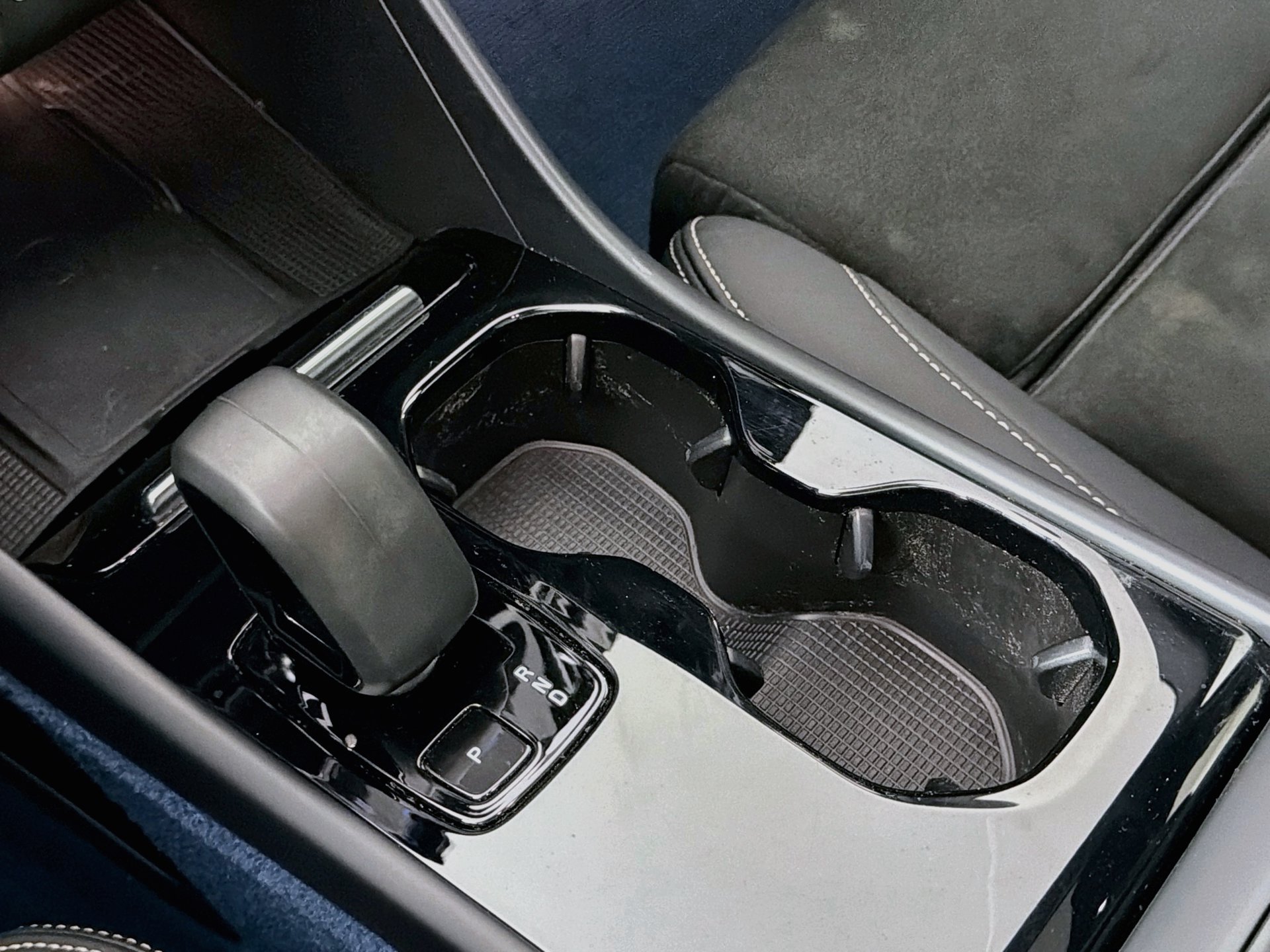 Certified 2023 Volvo C40 P8 Recharge Plus AWD/4WD image 18