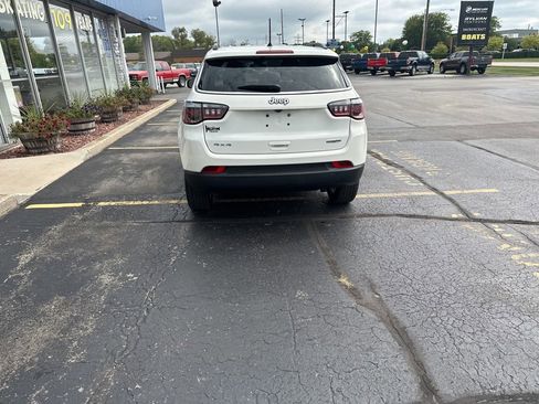 Used 2018 Jeep Compass Latitude image 4