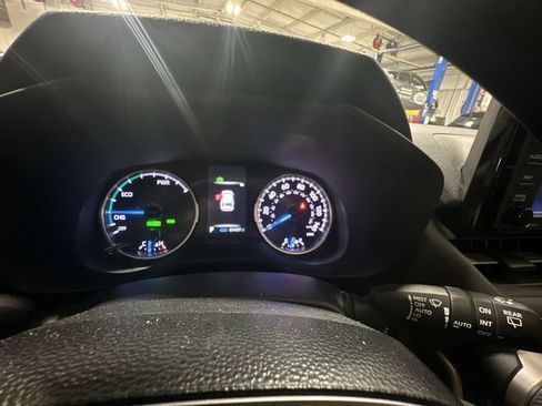 Used 2021 Toyota RAV4 XLE w/ Convenience Package AWD/4WD image 14