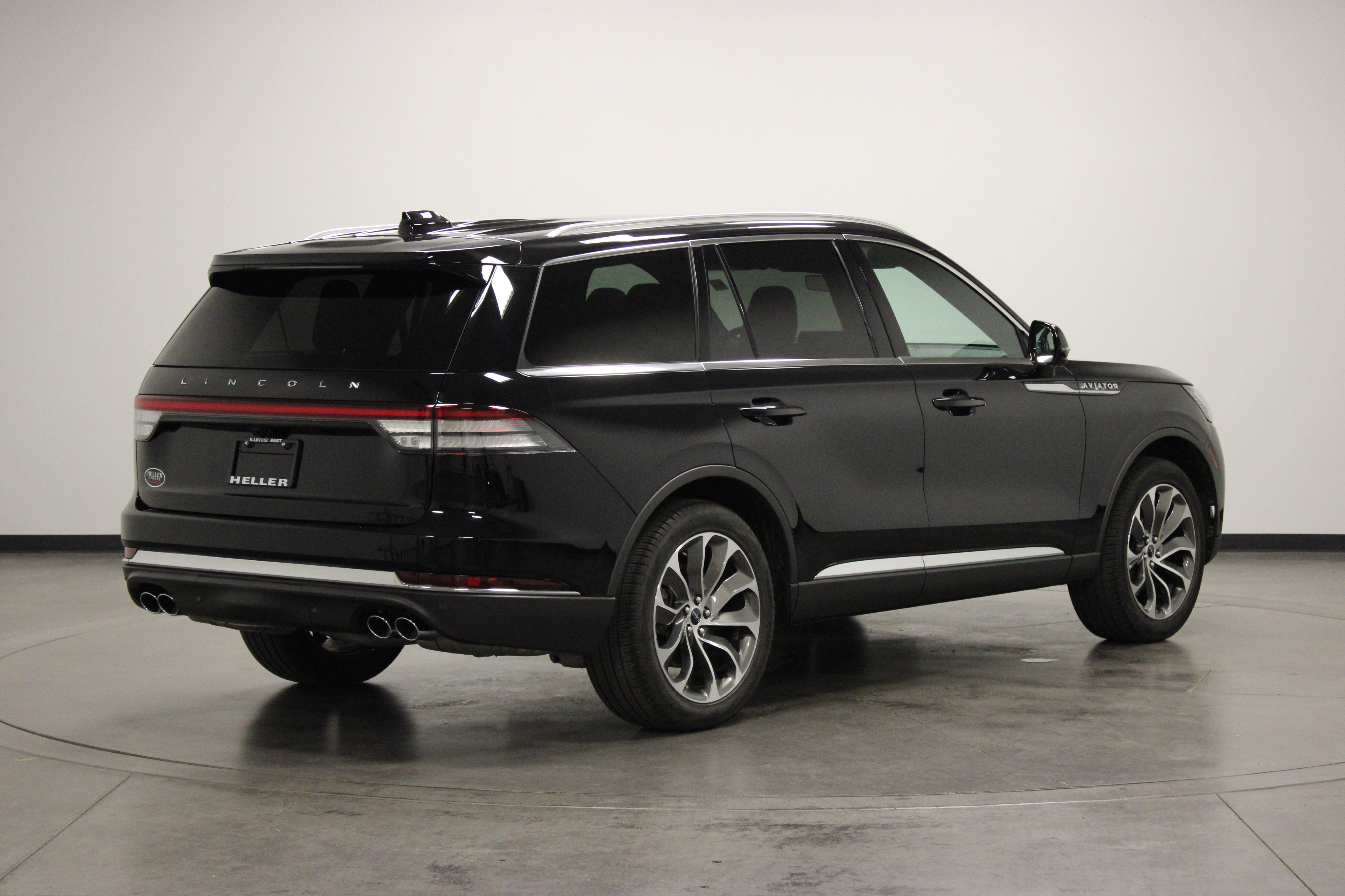 Used 2025 Lincoln Aviator Reserve AWD/4WD image 8