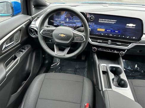 New 2026 Chevrolet Equinox EV LT image 16