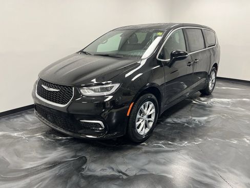 New 2026 Chrysler Pacifica Select image 18