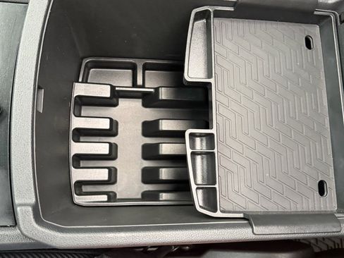 Used 2021 Volkswagen Atlas Cross Sport SE w/ Panoramic Sunroof Package image 19