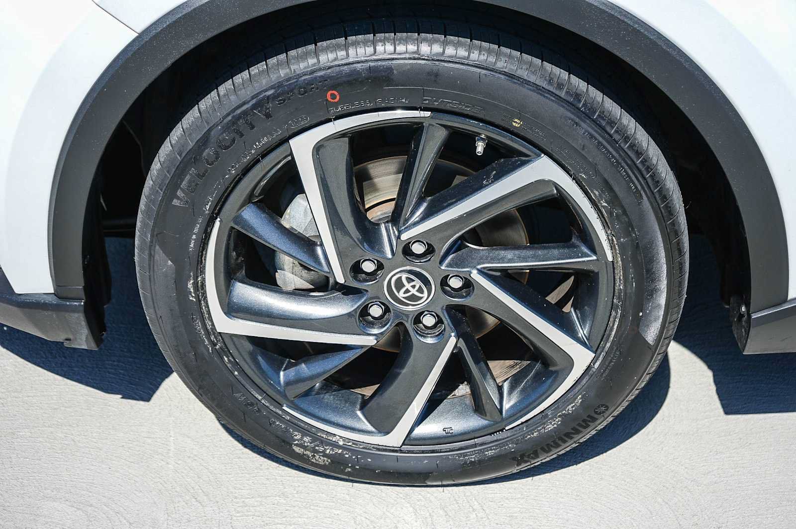 Used 2022 Toyota C-HR Limited FWD image 11