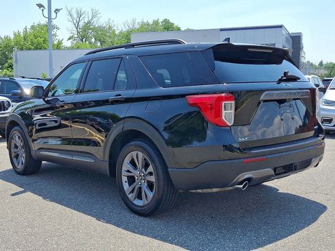 Used 2022 Ford Explorer XLT w/ Equipment Group 202A AWD/4WD image 4