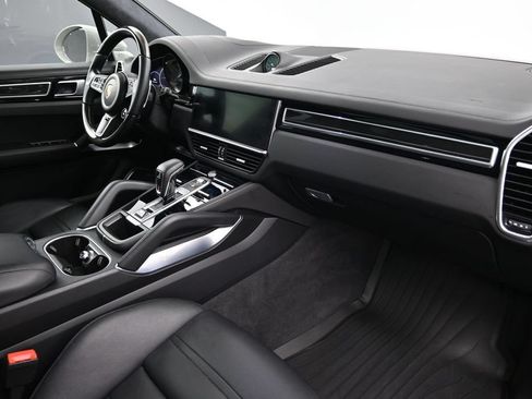 Certified 2022 Porsche Cayenne Turbo AWD/4WD image 14
