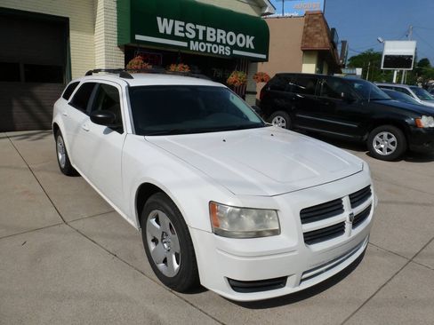 Used 2008 Dodge Magnum SE RWD image 1