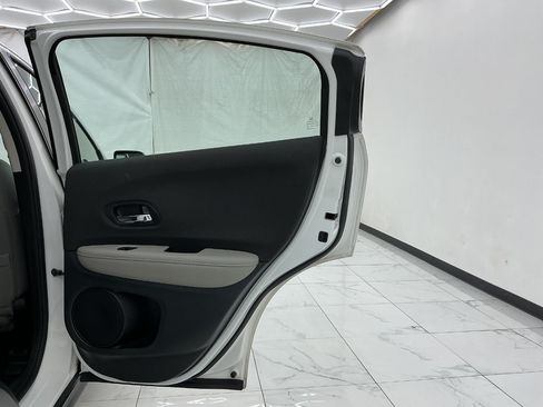 Used 2020 Honda HR-V LX image 25