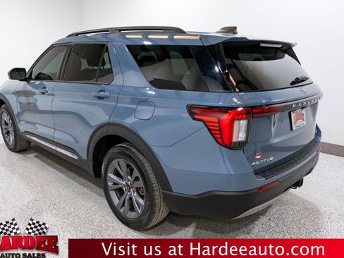 Used 2025 Ford Explorer Active w/ Active Comfort Package AWD/4WD image 3