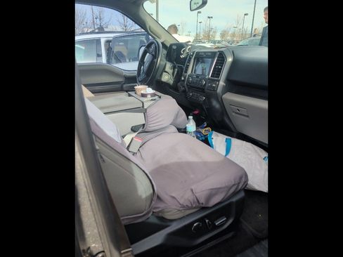 Used 2017 Ford F150 XLT w/ Equipment Group 302A Luxury image 5