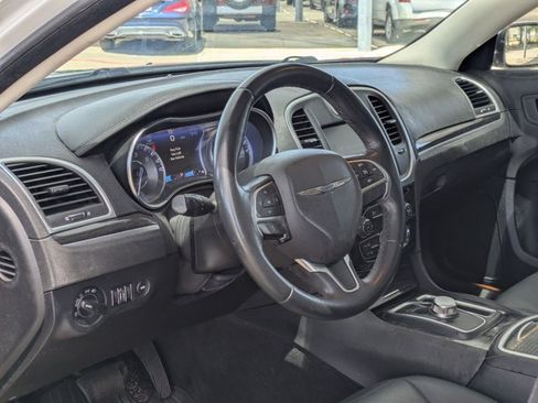 Used 2015 Chrysler 300 Limited RWD image 10