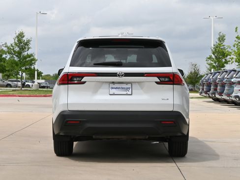 Used 2024 Toyota Grand Highlander XLE image 8